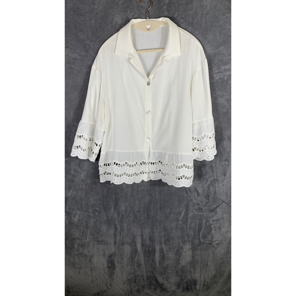White Eyelet Lace Ruffle Hem Blouse 3/4 Sleeve Button Up Top Sz Medium - Picture 3 of 9
